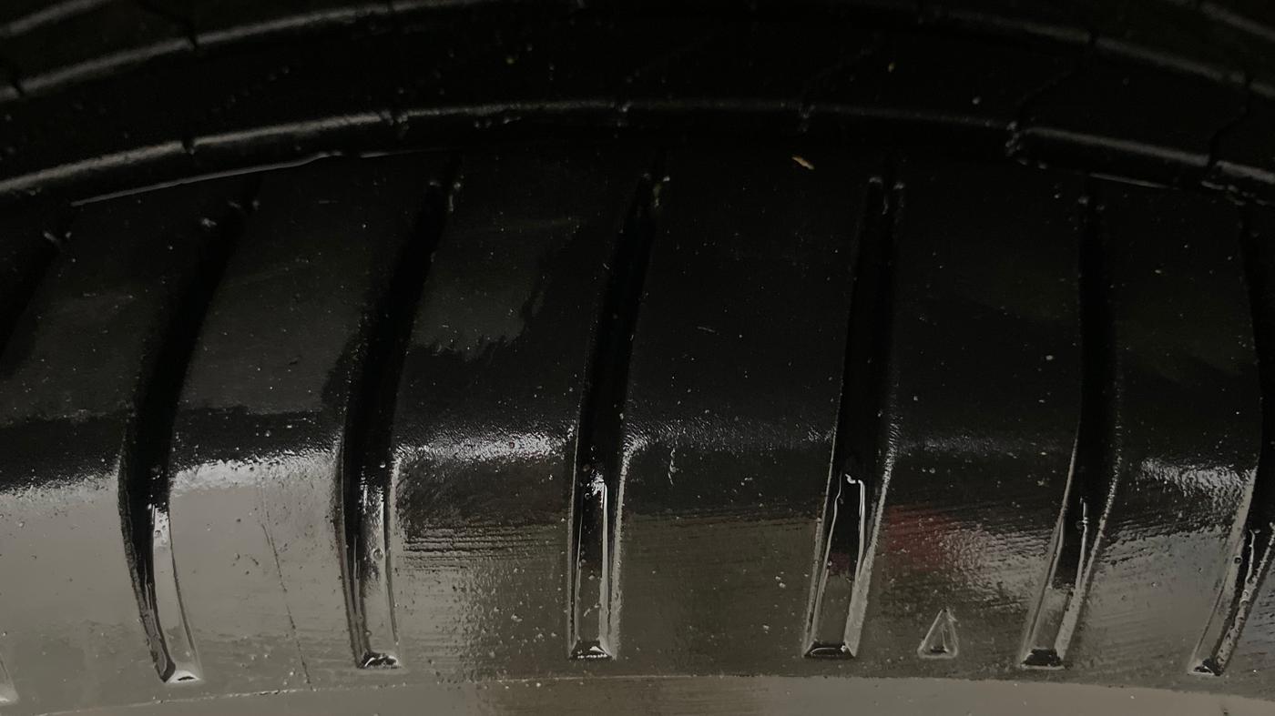 2022 Tata NEXON XZA PLUS (PREMIUM) KAZIRANGA DIESEL, Diesel, Automatic, 1,36,650 km, Right Front Tyre Tread