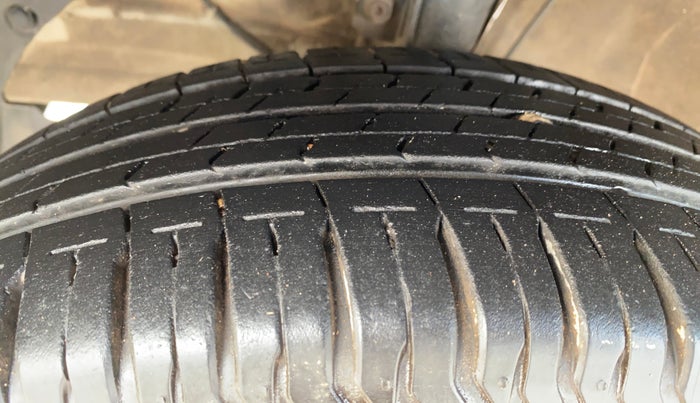 2020 Maruti XL6 ZETA MT, Petrol, Manual, 76,860 km, Left Front Tyre Tread