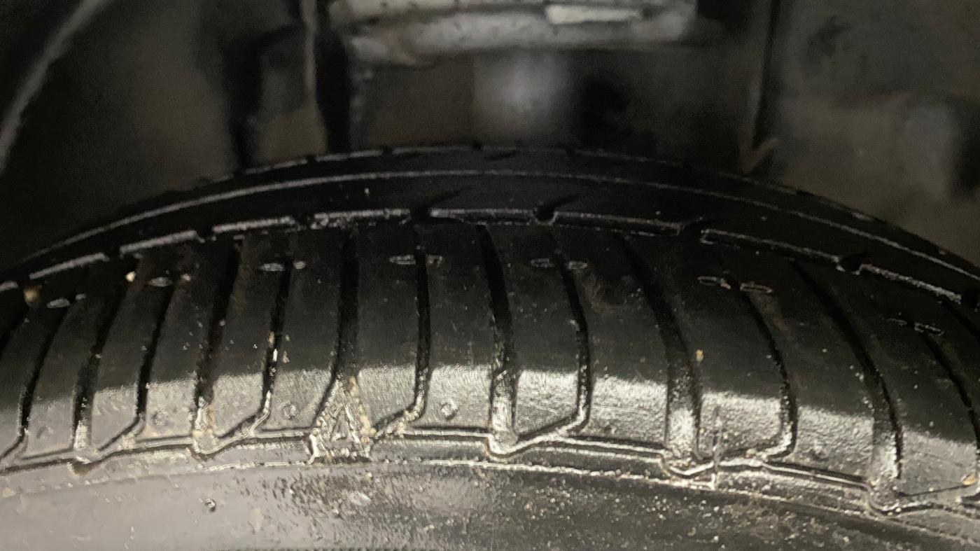 2021 Tata Tiago XZA PLUS PETROL, Petrol, Automatic, 1,02,224 km, Right Front Tyre Tread
