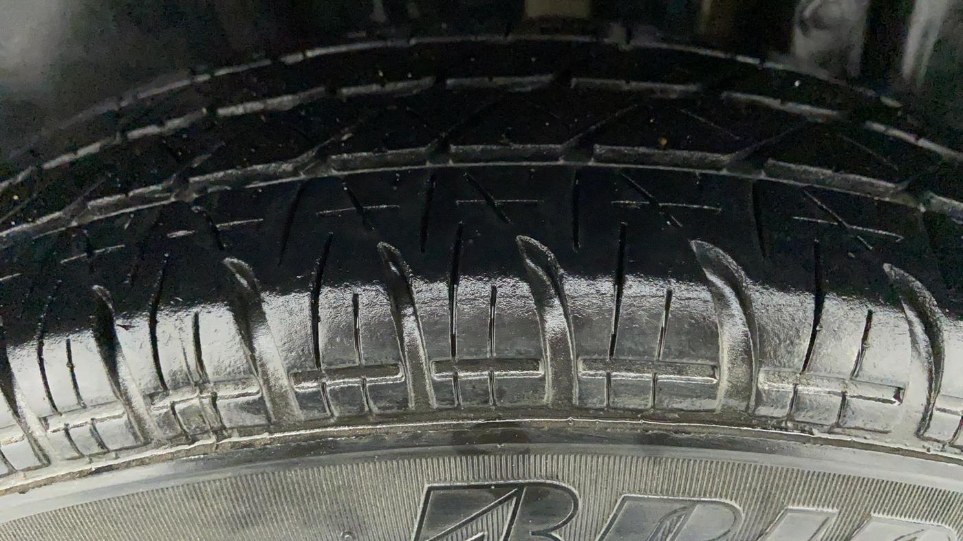 2016 Maruti Swift LXI OPT, Petrol, Manual, 59,743 km, Left Rear Tyre Tread