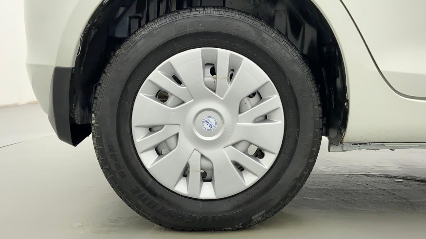 2016 Maruti Swift LXI OPT, Petrol, Manual, 59,743 km, Right Rear Wheel