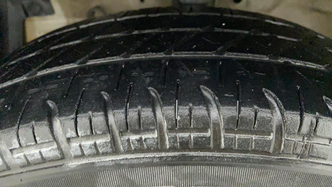 2016 Maruti Swift LXI OPT, Petrol, Manual, 59,743 km, Left Front Tyre Tread