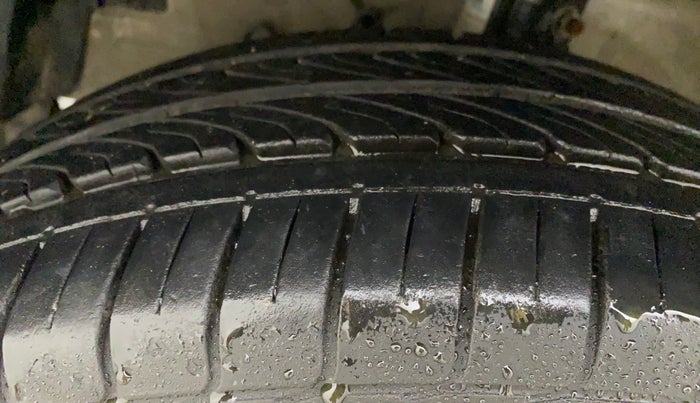 2012 Maruti Swift ZXI, Petrol, Manual, 70,223 km, Left Front Tyre Tread