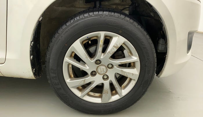 2012 Maruti Swift ZXI, Petrol, Manual, 70,223 km, Right Front Wheel