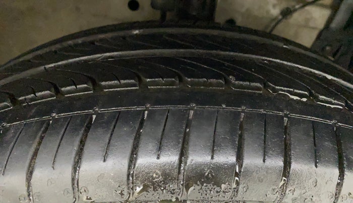2012 Maruti Swift ZXI, Petrol, Manual, 70,223 km, Right Front Tyre Tread