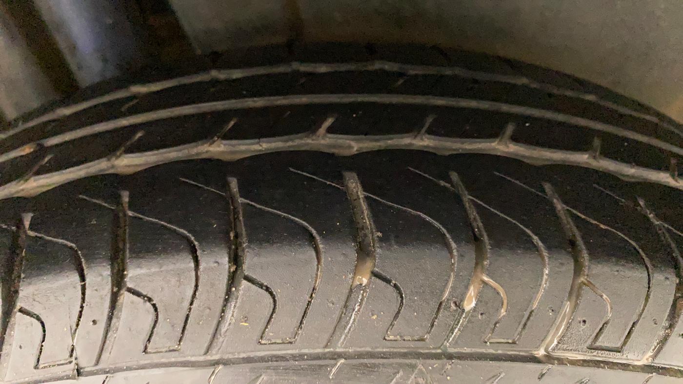 2014 Maruti Swift VXI, Petrol, Manual, 53,175 km, Right Rear Tyre Tread