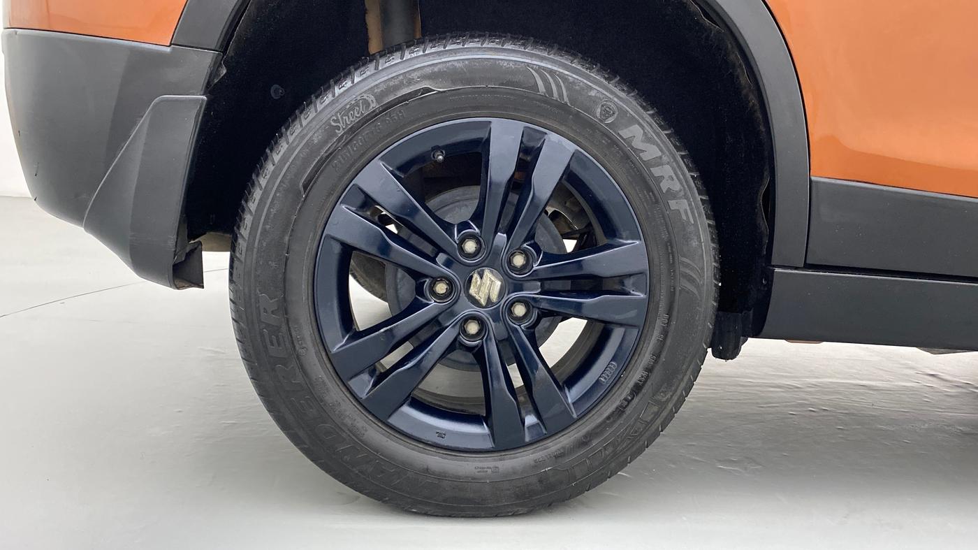 2018 Maruti Vitara Brezza ZDI+ DUAL TONE AMT, Diesel, Automatic, 33,570 km, Right Rear Wheel