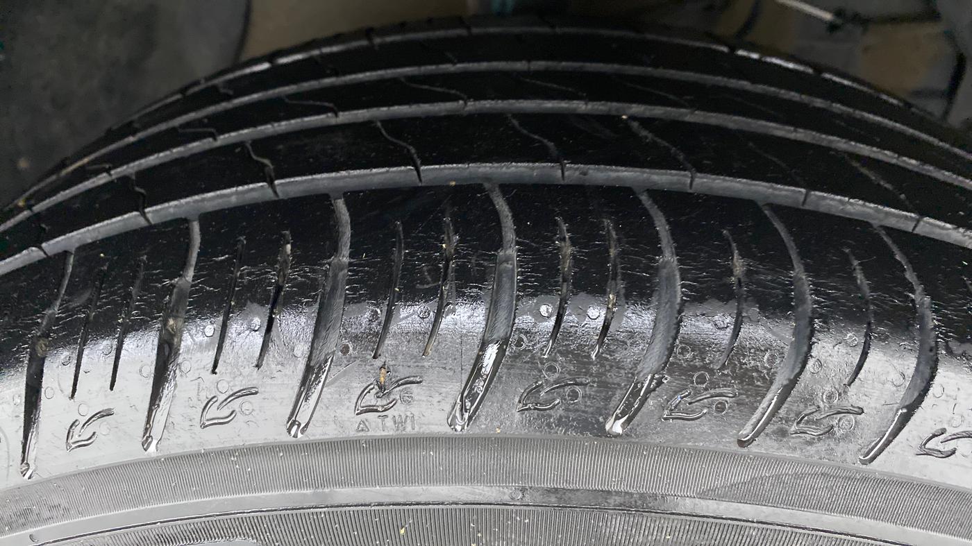 2018 Maruti Vitara Brezza ZDI+ DUAL TONE AMT, Diesel, Automatic, 33,570 km, Right Front Tyre Tread