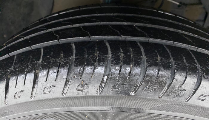 2018 Maruti Vitara Brezza ZDI+ DUAL TONE AMT, Diesel, Automatic, 33,570 km, Right Front Tyre Tread