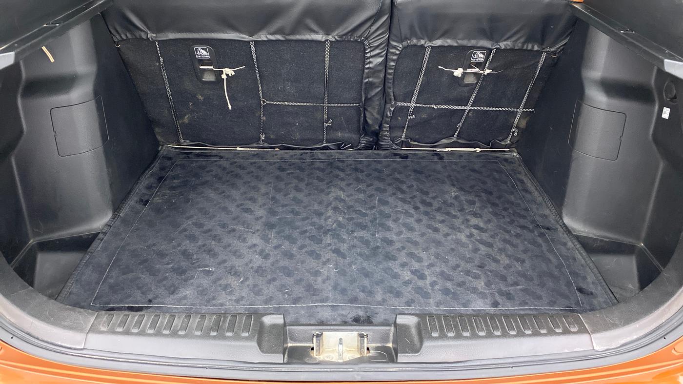 2018 Maruti Vitara Brezza ZDI+ DUAL TONE AMT, Diesel, Automatic, 33,570 km, Boot Inside