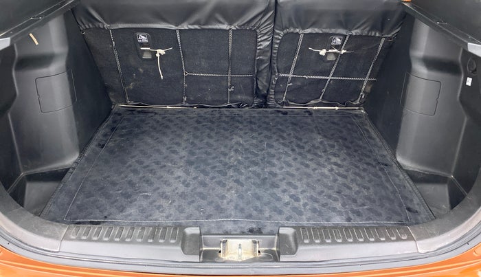 2018 Maruti Vitara Brezza ZDI+ DUAL TONE AMT, Diesel, Automatic, 33,570 km, Boot Inside
