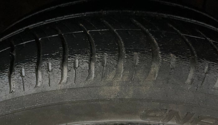 2019 Hyundai NEW SANTRO SPORTZ CNG, CNG, Manual, 85,842 km, Right Front Tyre Tread