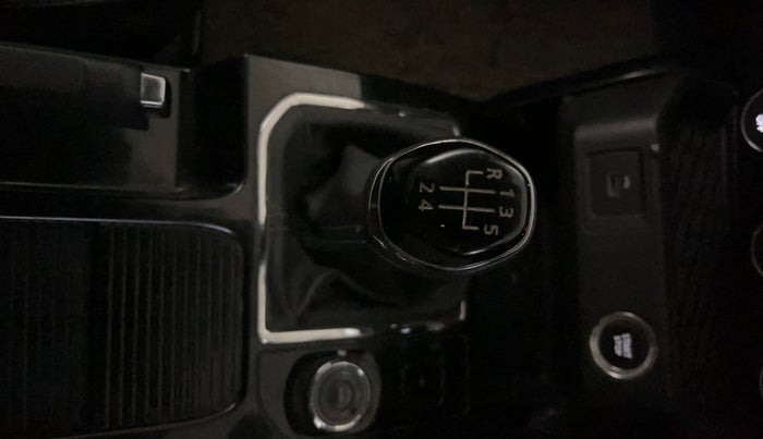 2022 Renault Kiger RXZ MT, Petrol, Manual, 33,351 km, Gear Lever