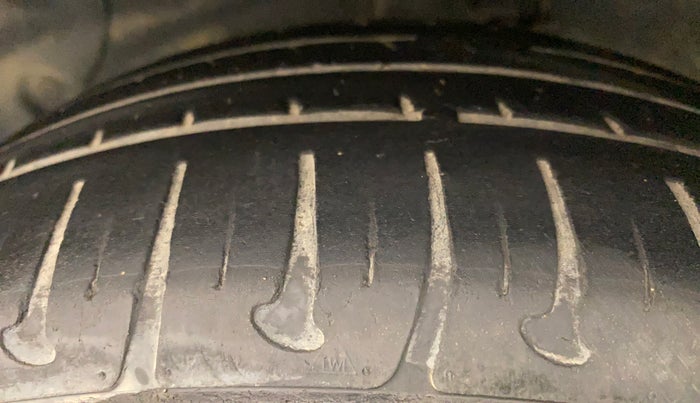 2017 Hyundai Xcent SX 1.2, Petrol, Manual, 22,338 km, Left Front Tyre Tread