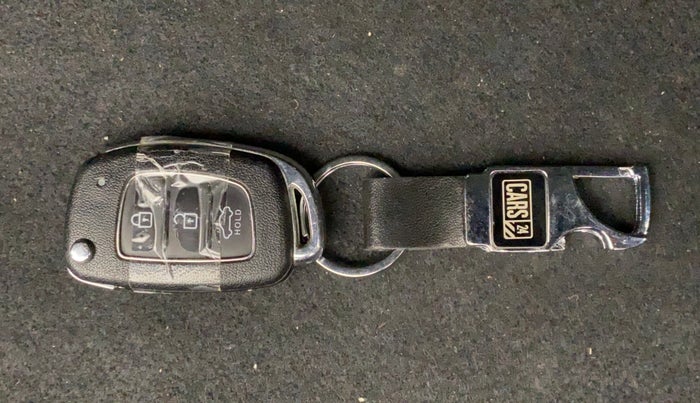 2017 Hyundai Xcent SX 1.2, Petrol, Manual, 22,338 km, Key Close Up