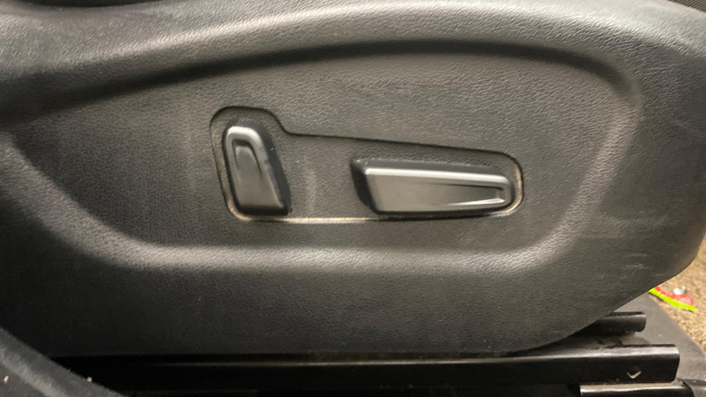 2022 Hyundai ALCAZAR PLATINUM(O) 7STR 1.5 AT, Diesel, Automatic, 75,833 km, Driver Side Adjustment Panel