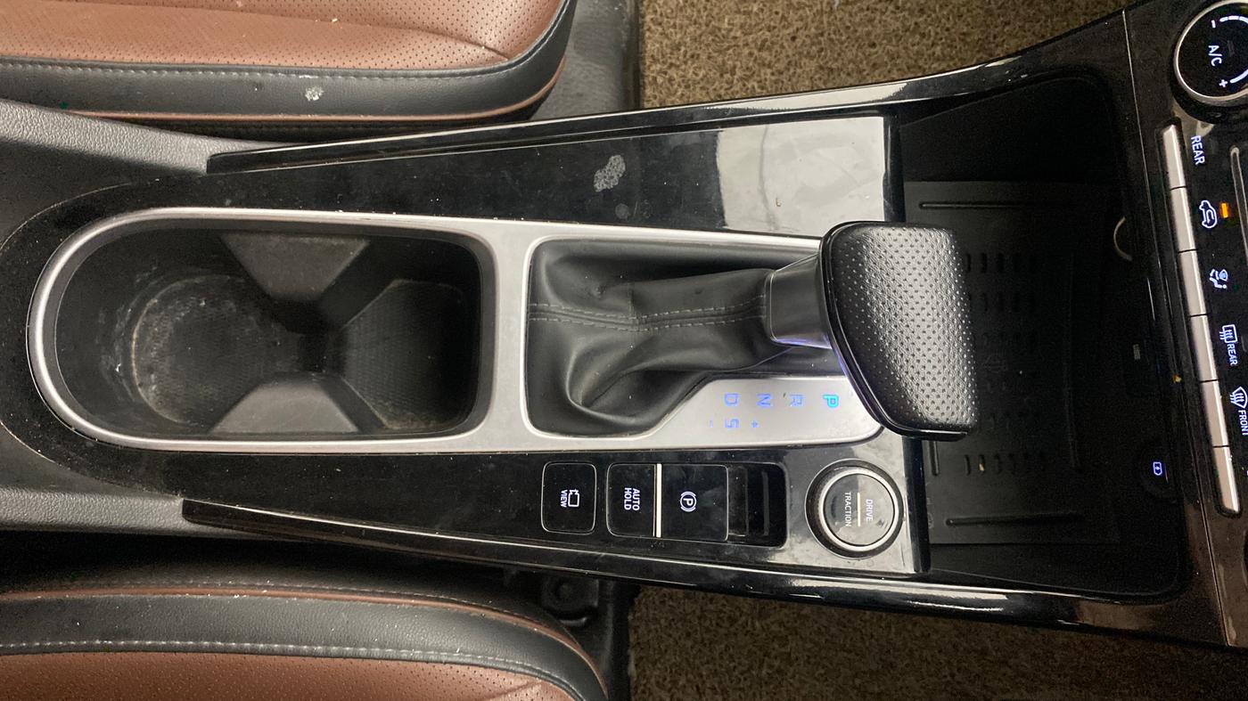 2022 Hyundai ALCAZAR PLATINUM(O) 7STR 1.5 AT, Diesel, Automatic, 75,833 km, Gear Lever