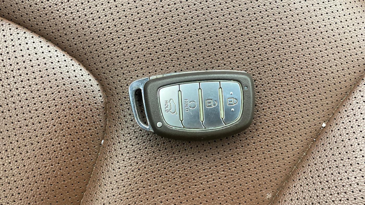 2022 Hyundai ALCAZAR PLATINUM(O) 7STR 1.5 AT, Diesel, Automatic, 75,833 km, Key Close Up