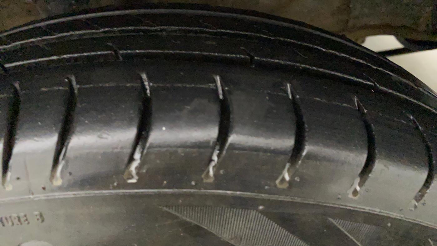 2012 Maruti Wagon R 1.0 LXI, Petrol, Manual, 99,964 km, Left Front Tyre Tread