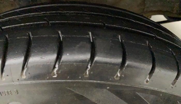2012 Maruti Wagon R 1.0 LXI, Petrol, Manual, 99,964 km, Left Front Tyre Tread