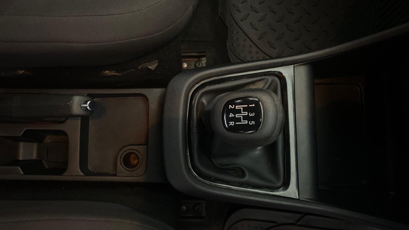 2021 Tata PUNCH ADVENTURE MT, Petrol, Manual, 57,143 km, Gear Lever
