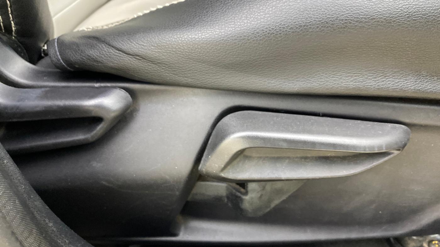 2022 Tata TIGOR XZ PLUS CNG LEATHERETTE PACK, CNG, Manual, 95,622 km, Driver Side Adjustment Panel