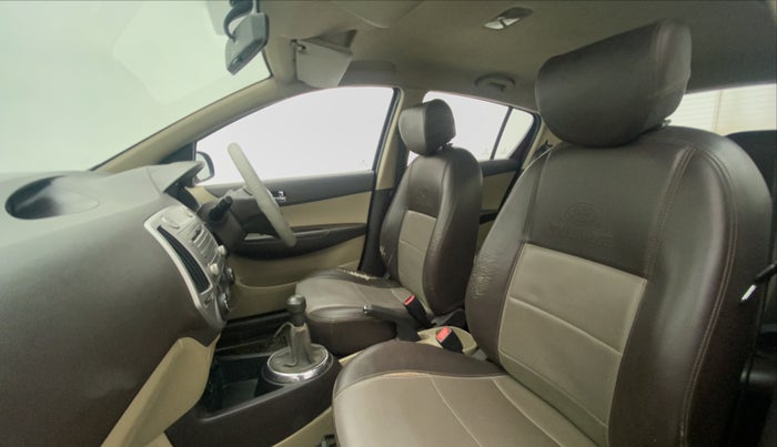 2011 Hyundai i20 MAGNA (O) 1.2, Petrol, Manual, 42,009 km, Right Side Front Door Cabin