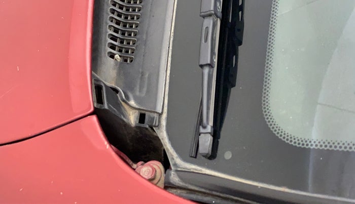 2011 Hyundai i20 MAGNA (O) 1.2, Petrol, Manual, 42,009 km, Bonnet (hood) - Cowl vent panel has minor damage