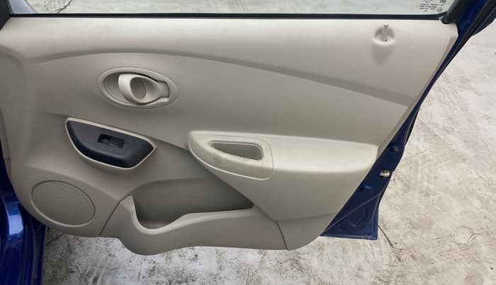 2017 Datsun Go T, Petrol, Manual, 48,825 km, Driver Side Door Panels Control