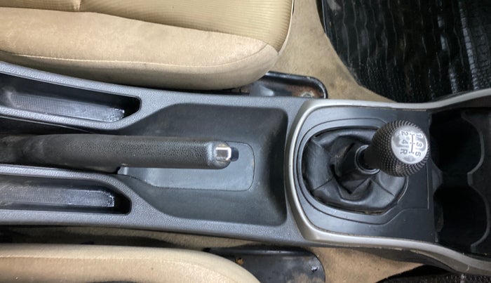 2016 Honda City 1.5L I-VTEC V MT, Petrol, Manual, 97,092 km, Gear Lever