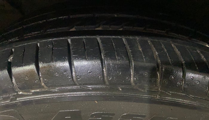 2020 KIA SELTOS HTX 1.5 PETROL, Petrol, Manual, 33,015 km, Left Front Tyre Tread