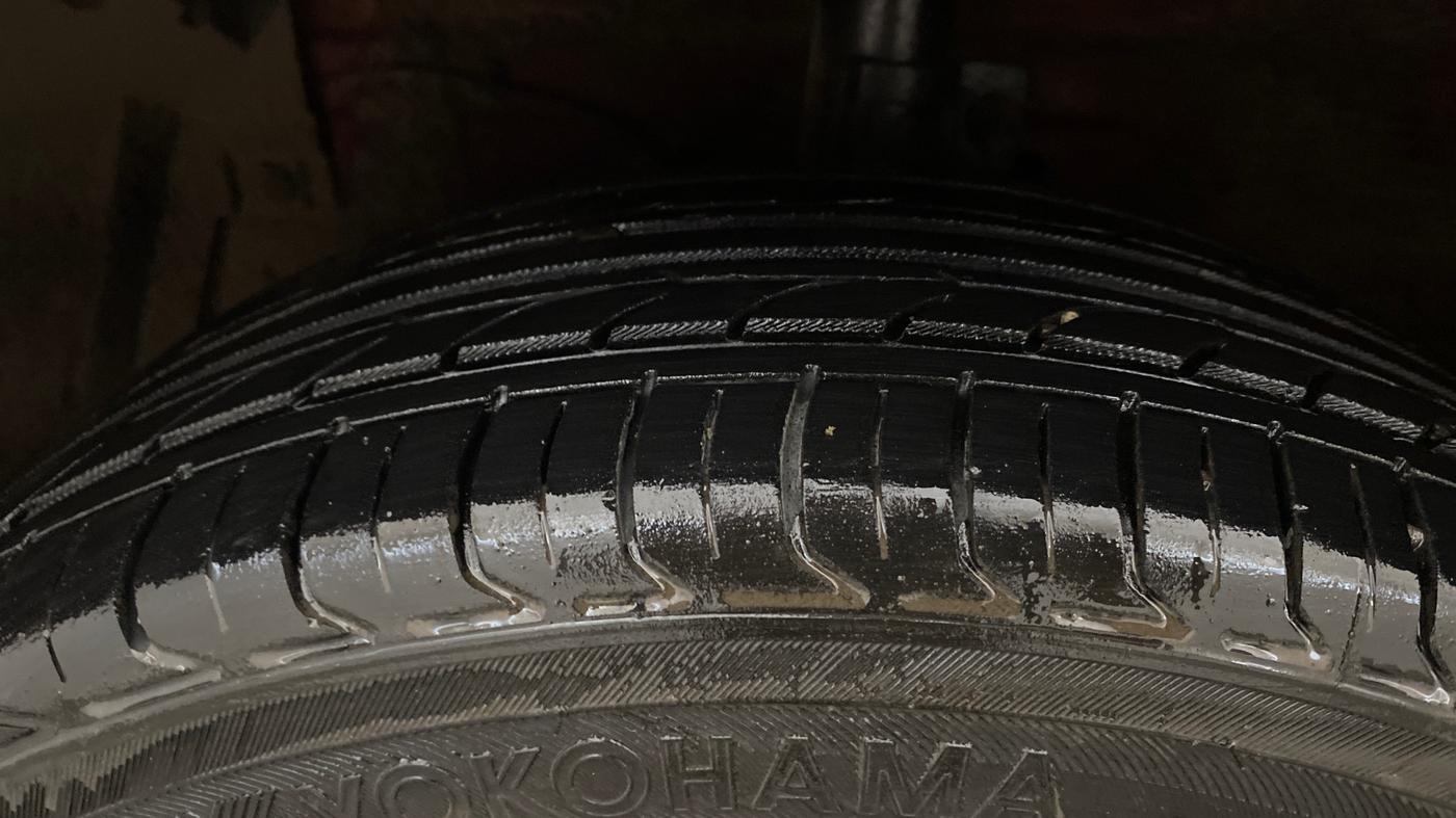 2013 Maruti Ertiga VXI, CNG, Manual, 55,447 km, Left Front Tyre Tread
