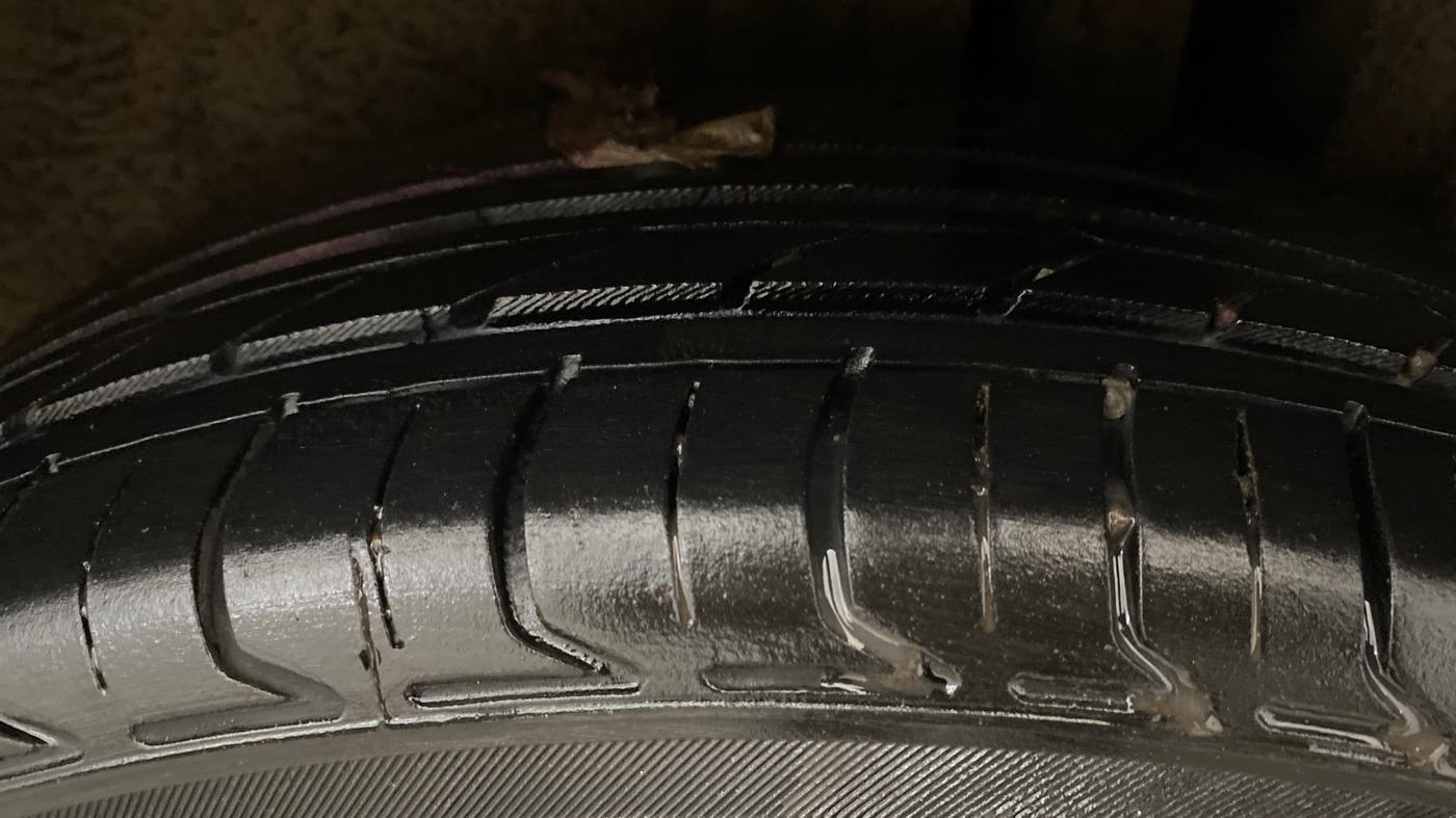 2013 Maruti Ertiga VXI, CNG, Manual, 55,447 km, Left Rear Tyre Tread