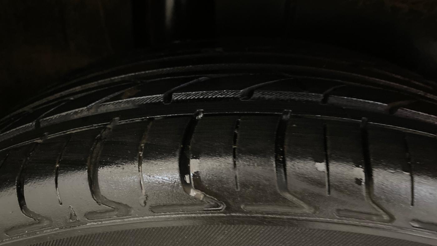 2013 Maruti Ertiga VXI, CNG, Manual, 55,447 km, Right Rear Tyre Tread