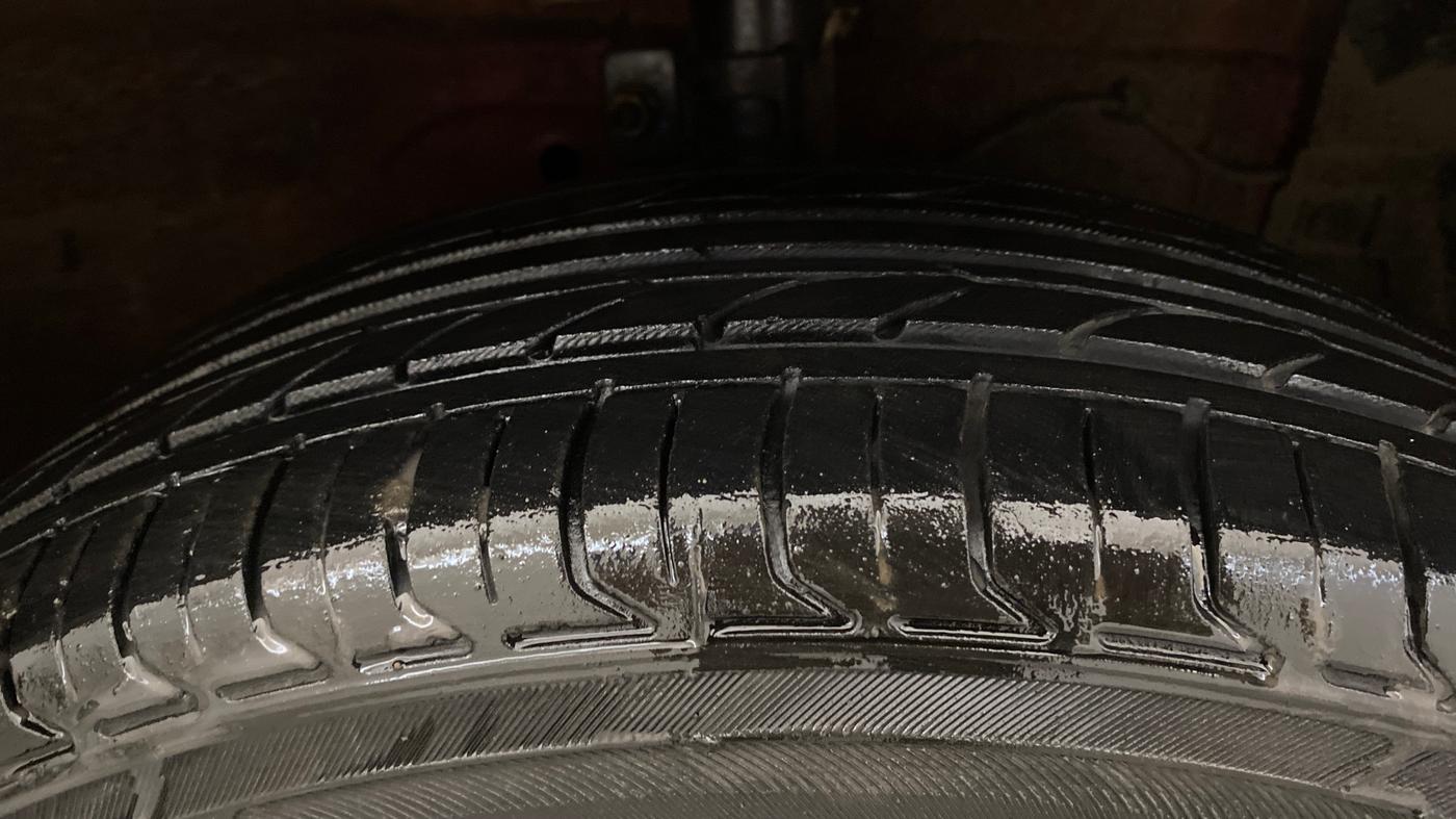 2013 Maruti Ertiga VXI, CNG, Manual, 55,447 km, Right Front Tyre Tread