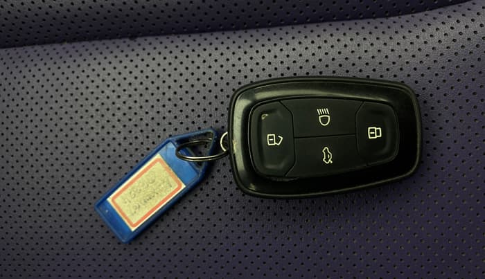 2023 Tata NEXON FEARLESS PURPLE + SUNROOF DUAL TONE 1.2 PETROL, Petrol, Manual, 26,036 km, Key Close Up