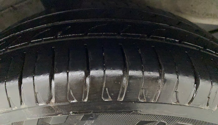 2018 Hyundai Xcent SX 1.2, Petrol, Manual, 72,642 km, Left Front Tyre Tread