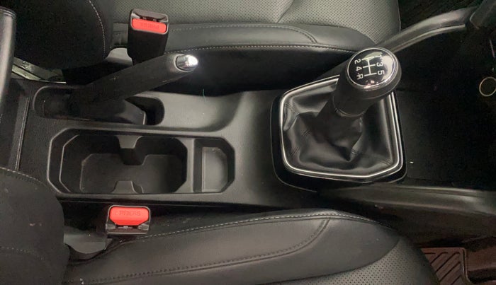 2023 Toyota URBAN CRUISER HYRYDER V HYBRID, Hybrid, Automatic, 33,241 km, Gear Lever