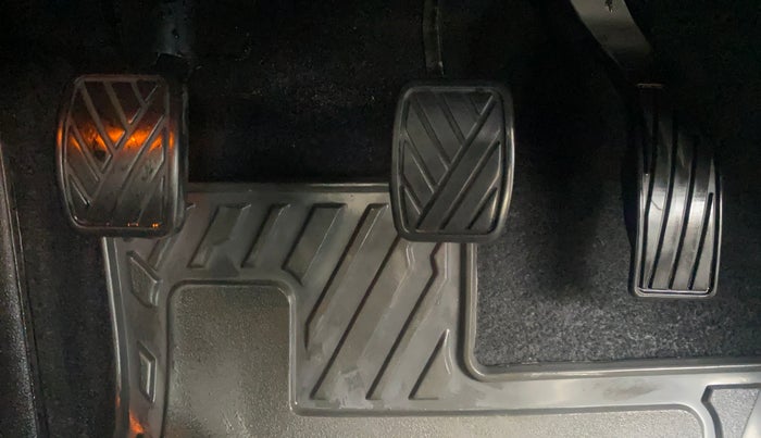 2023 Toyota URBAN CRUISER HYRYDER V HYBRID, Hybrid, Automatic, 33,241 km, Pedals