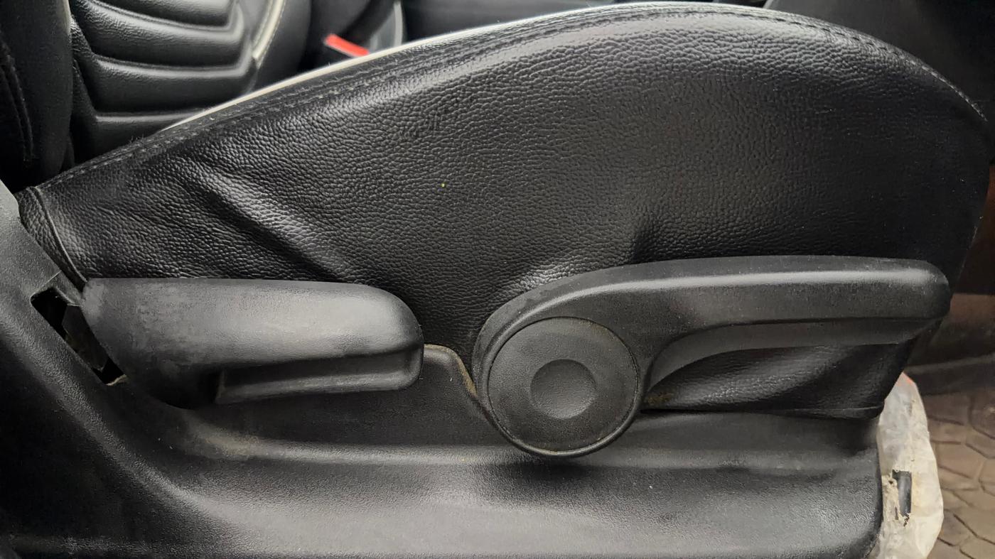 2022 Maruti Vitara Brezza ZXI, Petrol, Manual, 35,076 km, Driver Side Adjustment Panel