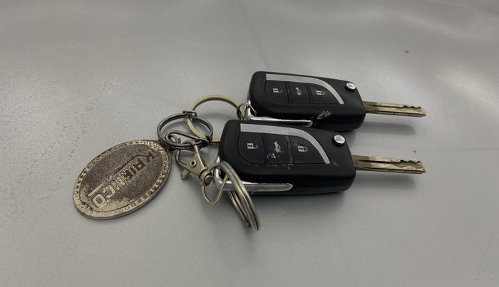 2015 Toyota Corolla Altis JS PETROL, Petrol, Manual, 1,20,681 km, Key Close Up