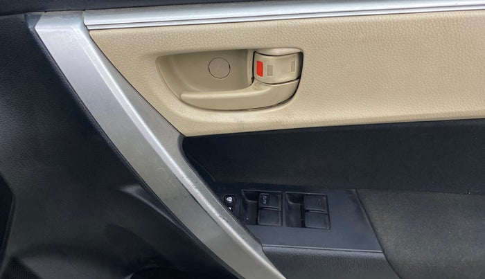 2015 Toyota Corolla Altis JS PETROL, Petrol, Manual, 1,20,681 km, Driver Side Door Panels Control