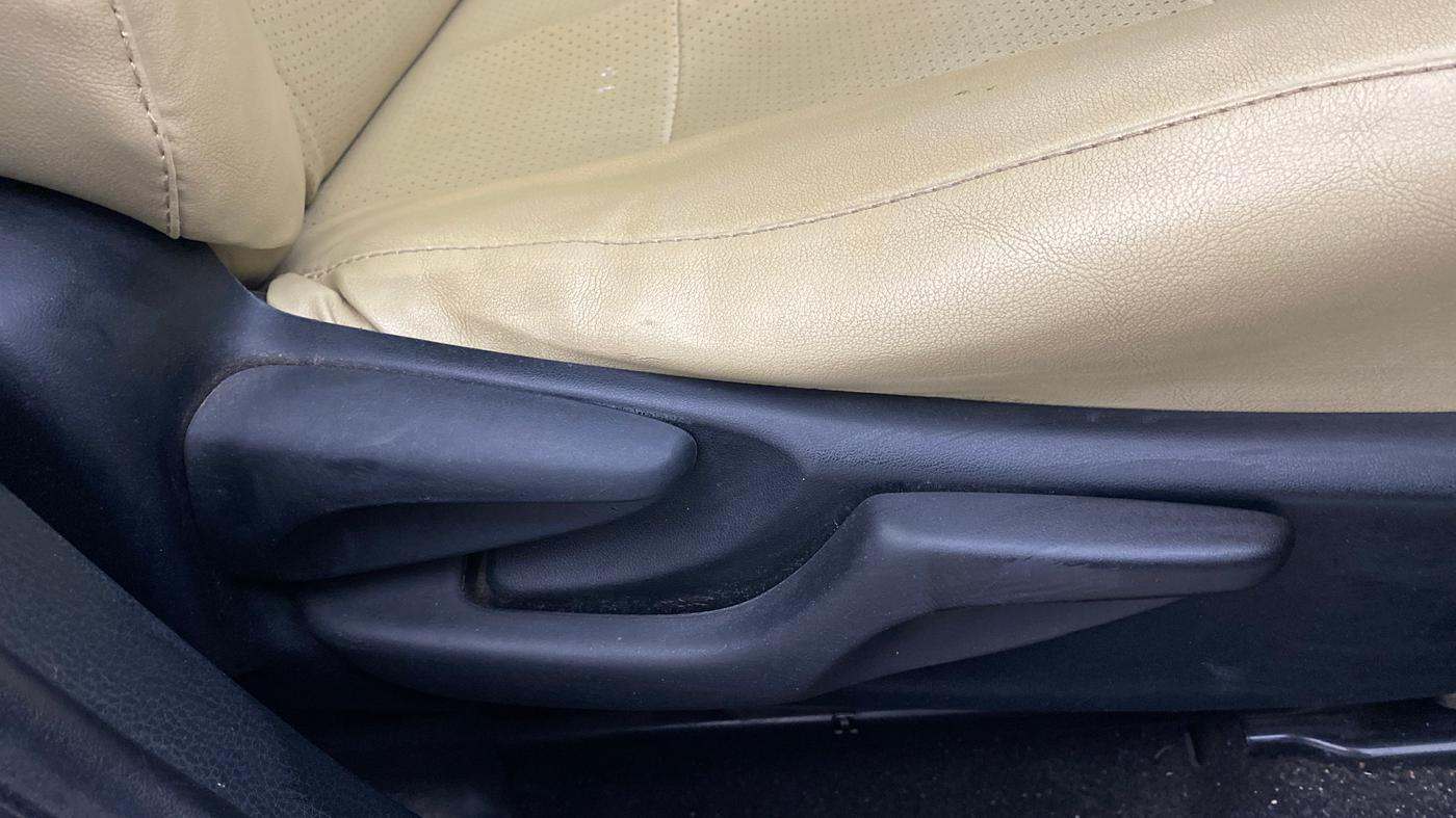 2015 Toyota Corolla Altis JS PETROL, Petrol, Manual, 1,20,681 km, Driver Side Adjustment Panel