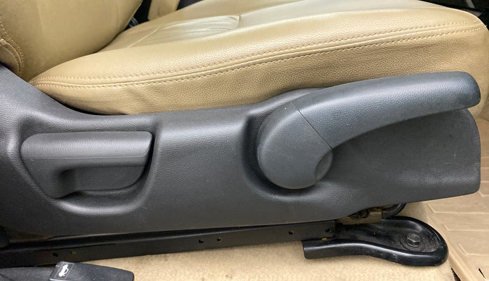 2017 Honda City V CVT, Petrol, Automatic, 66,278 km, Driver Side Adjustment Panel