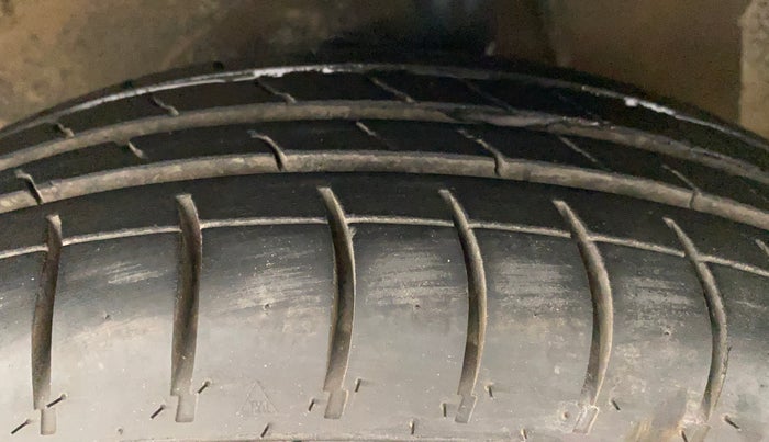 2015 Maruti Ritz VXI, Petrol, Manual, 95,434 km, Left Front Tyre Tread
