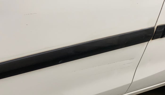 2015 Maruti Ritz VXI, Petrol, Manual, 95,434 km, Front passenger door - Minor scratches