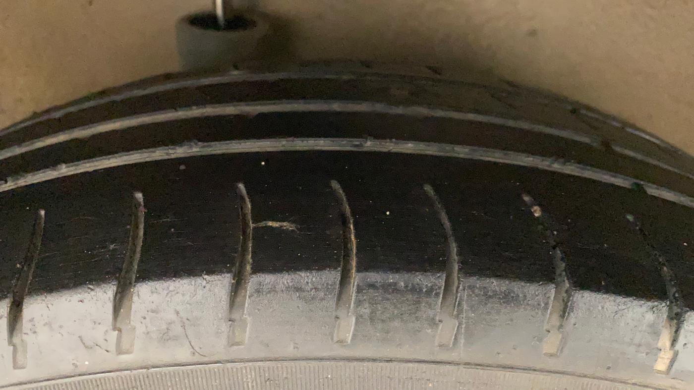 2015 Maruti Ritz VXI, Petrol, Manual, 95,434 km, Right Rear Tyre Tread