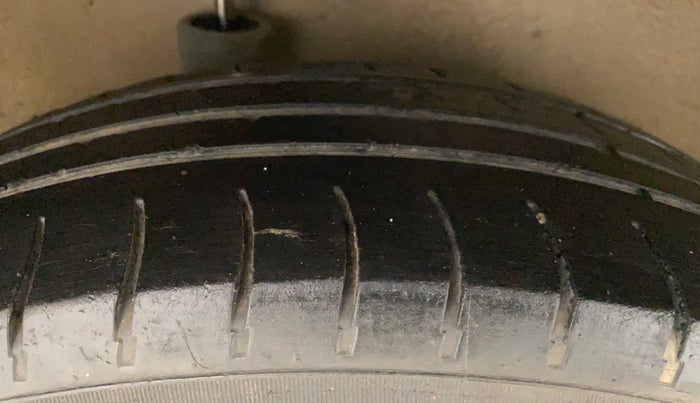 2015 Maruti Ritz VXI, Petrol, Manual, 95,434 km, Right Rear Tyre Tread