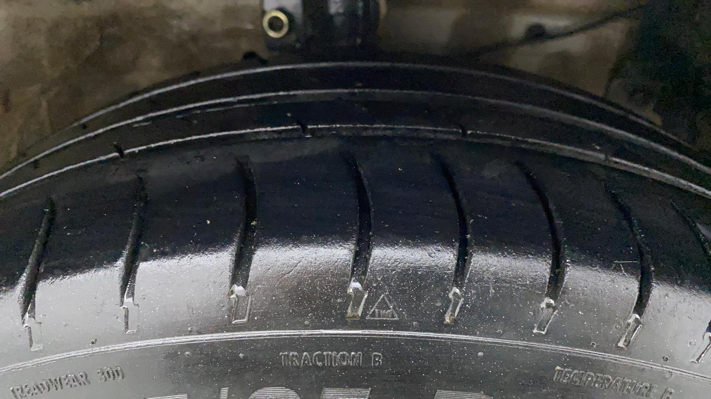 2018 Maruti Ertiga VDI SHVS, Diesel, Manual, 1,10,408 km, Right Front Tyre Tread