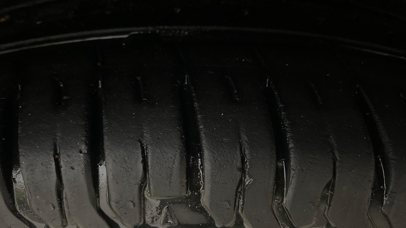 2020 Maruti Ertiga ZXI+ SHVS, Petrol, Manual, 17,642 km, Right Front Tyre Tread